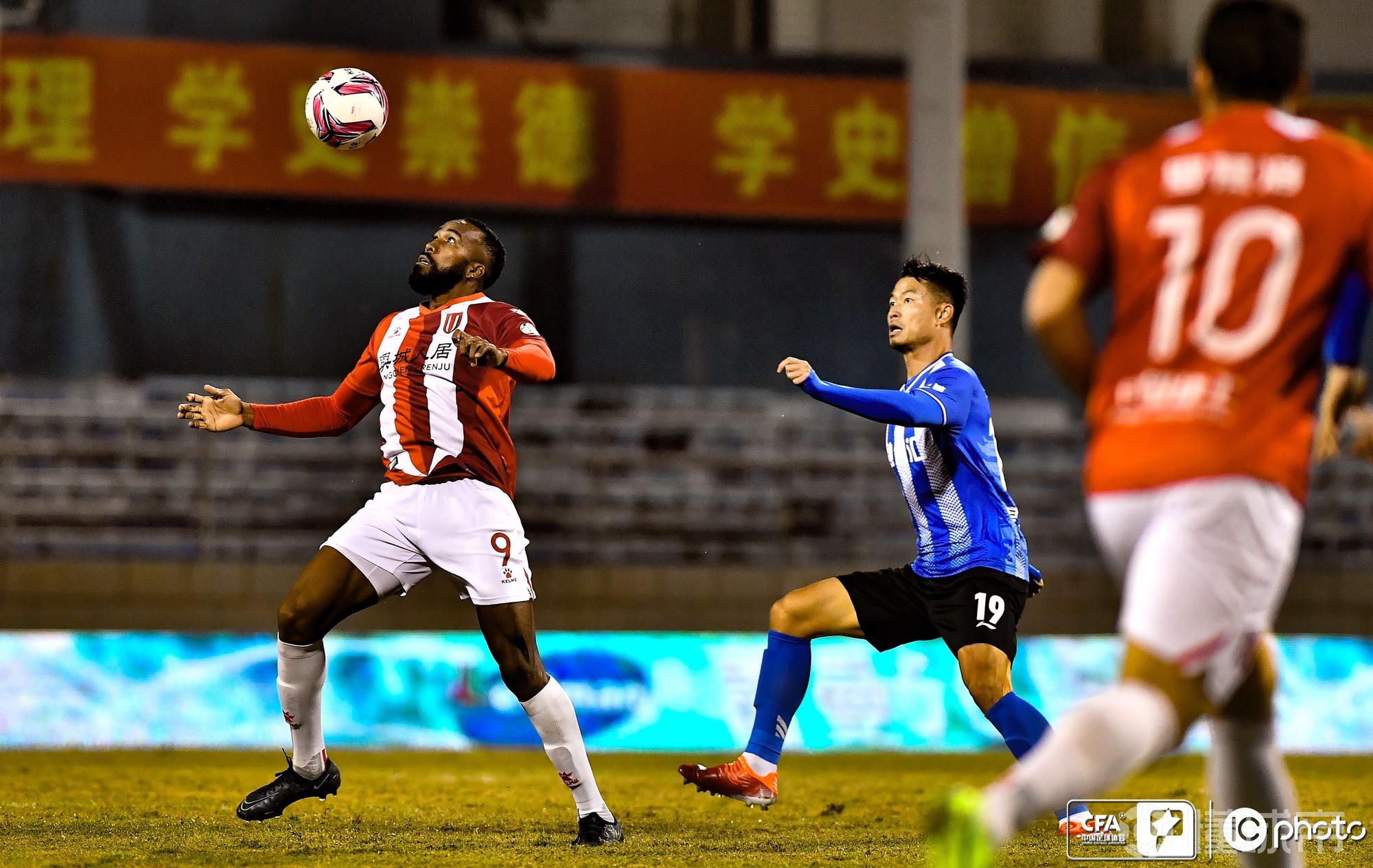 弗莱堡主场取胜，终结对手连胜纪录