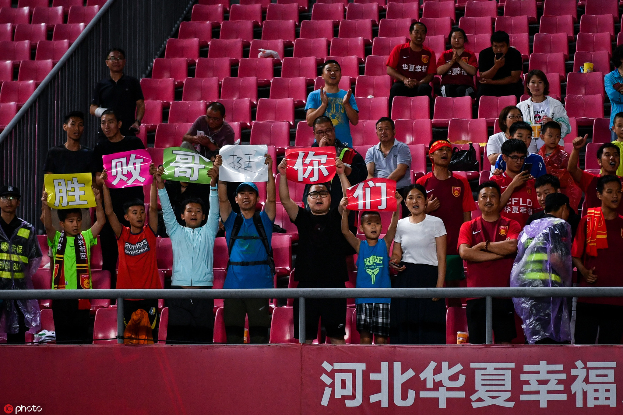 河北华夏幸福豪取联赛胜利,士气高昂争取更好成绩的简单介绍 河北华夏幸福豪取联赛胜利,士气高昂争取更好成绩的简单介绍