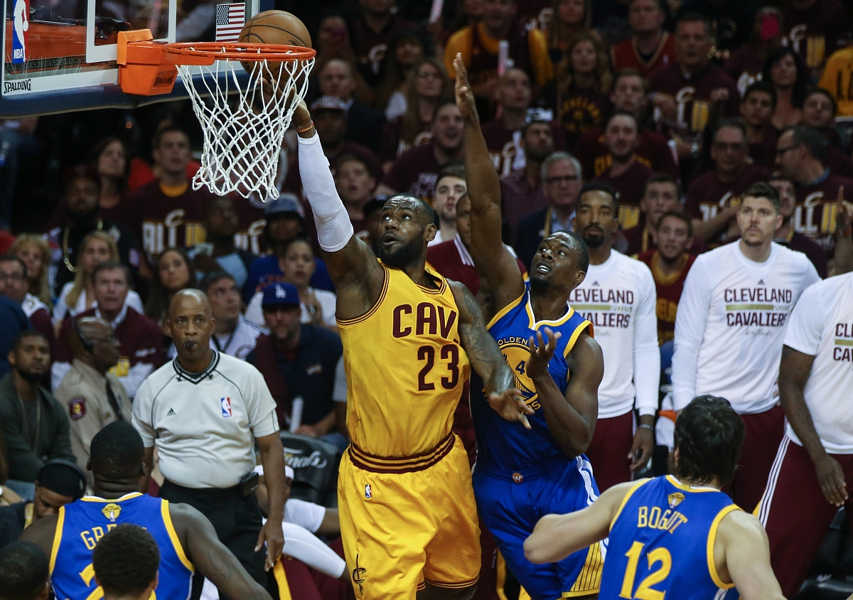 雄鹿B队鏖战湖人B队，特雷杨送出助攻