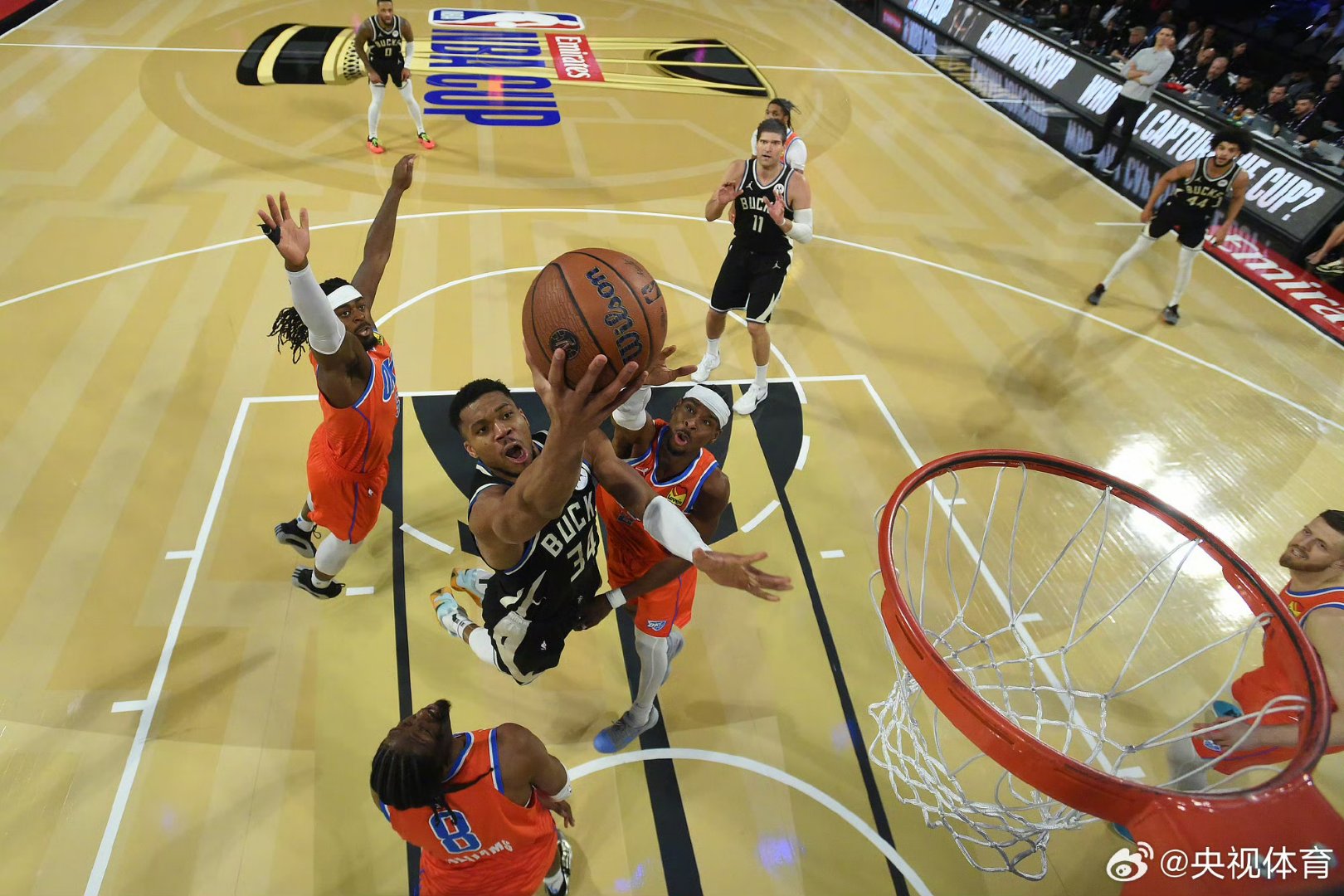 雄鹿B队鏖战湖人B队，特雷杨送出助攻