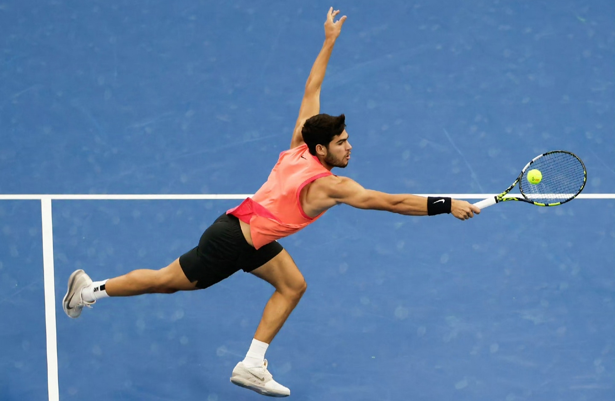 英国网球队逆转世界网球队，阿尔卡拉斯完成帽子戏法的简单介绍