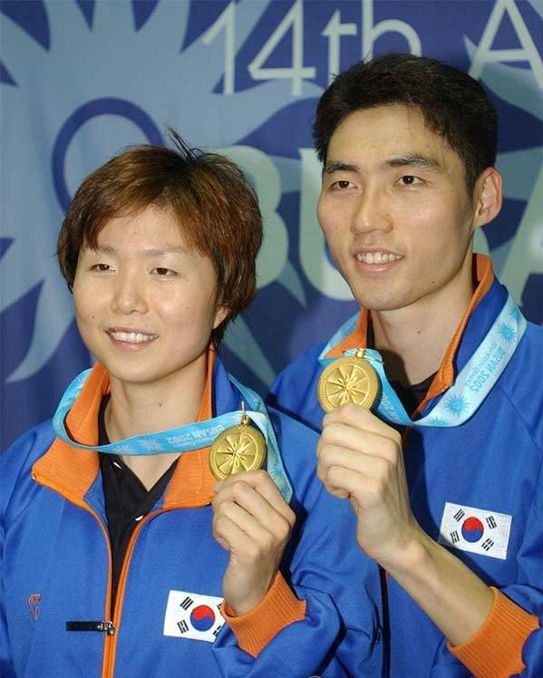 包含丹麦羽毛球队力克泰国羽毛球队，陶菲克完成帽子戏法的词条